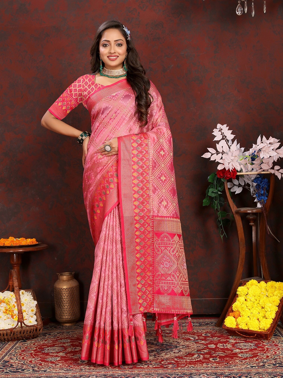 

VEDANT VASTRAM Woven Design Zari Organza Saree, Pink