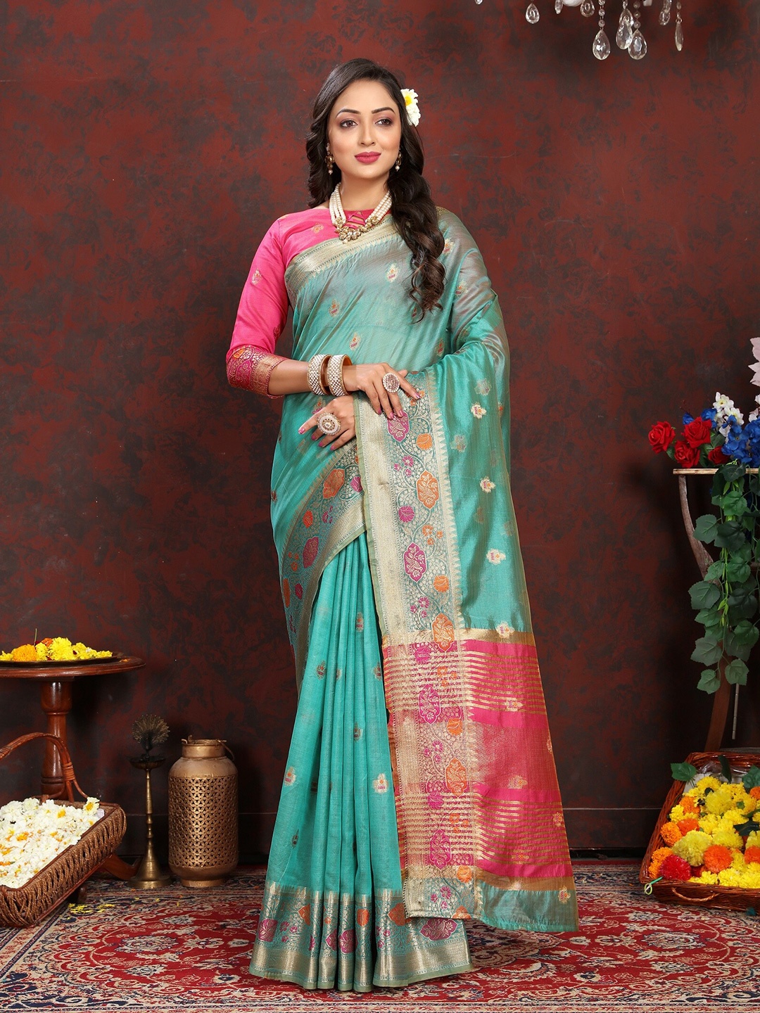 

VEDANT VASTRAM Ethnic Motifs Woven Design Zari Organza Saree, Green