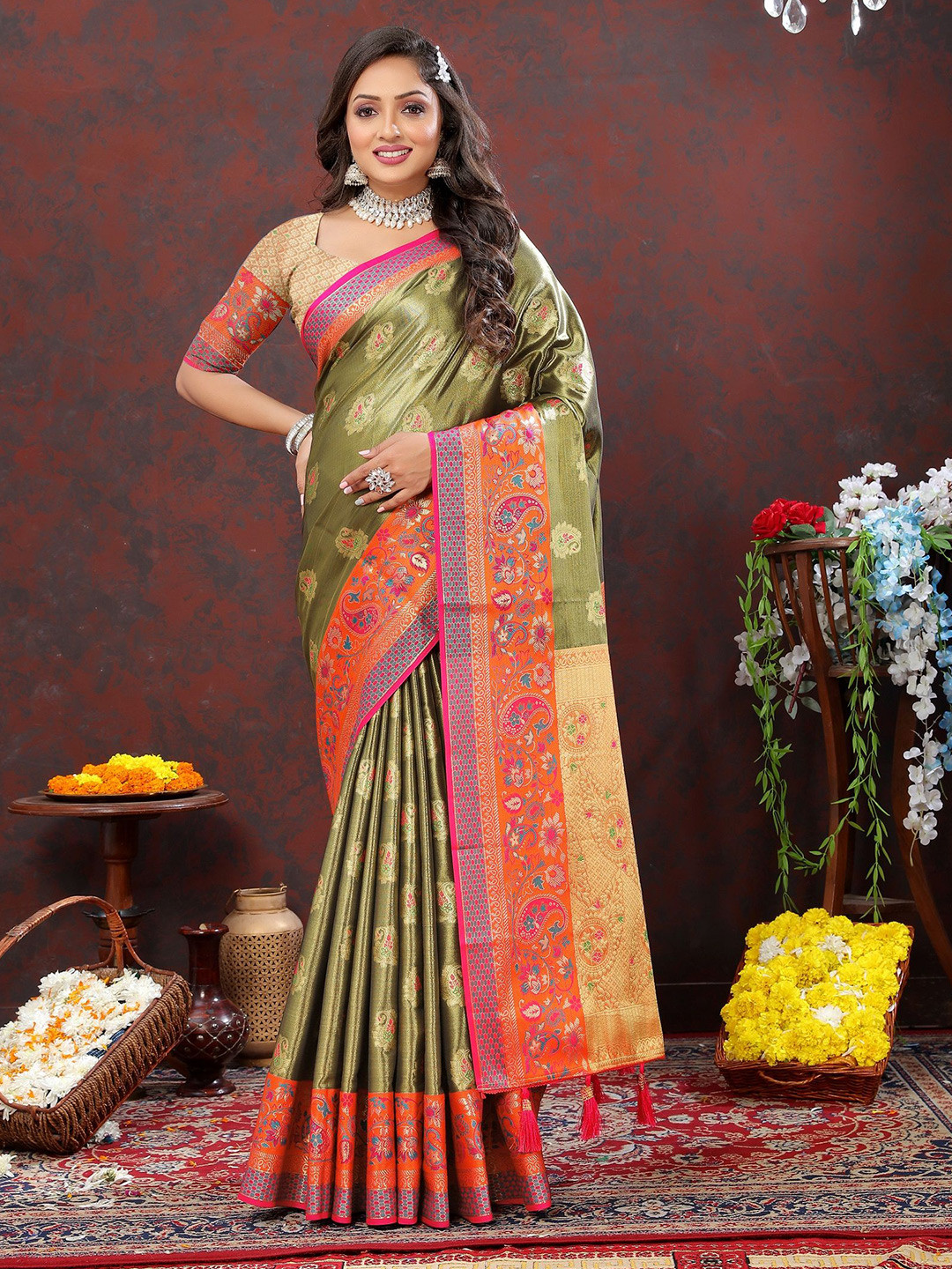 

VEDANT VASTRAM Woven Design Zari Silk Saree, Green