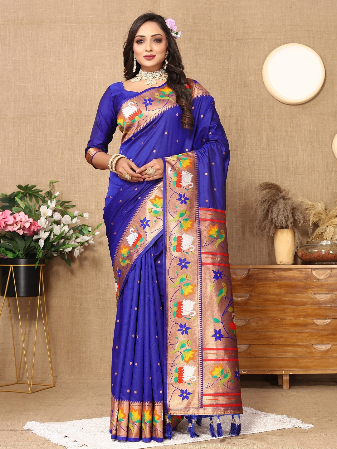 

VEDANT VASTRAM Woven Design Zari Saree, Blue