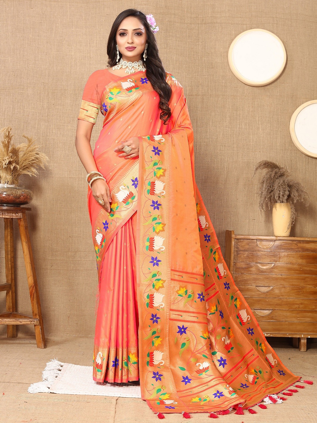 

VEDANT VASTRAM Woven Design Zari Paithani Saree, Peach