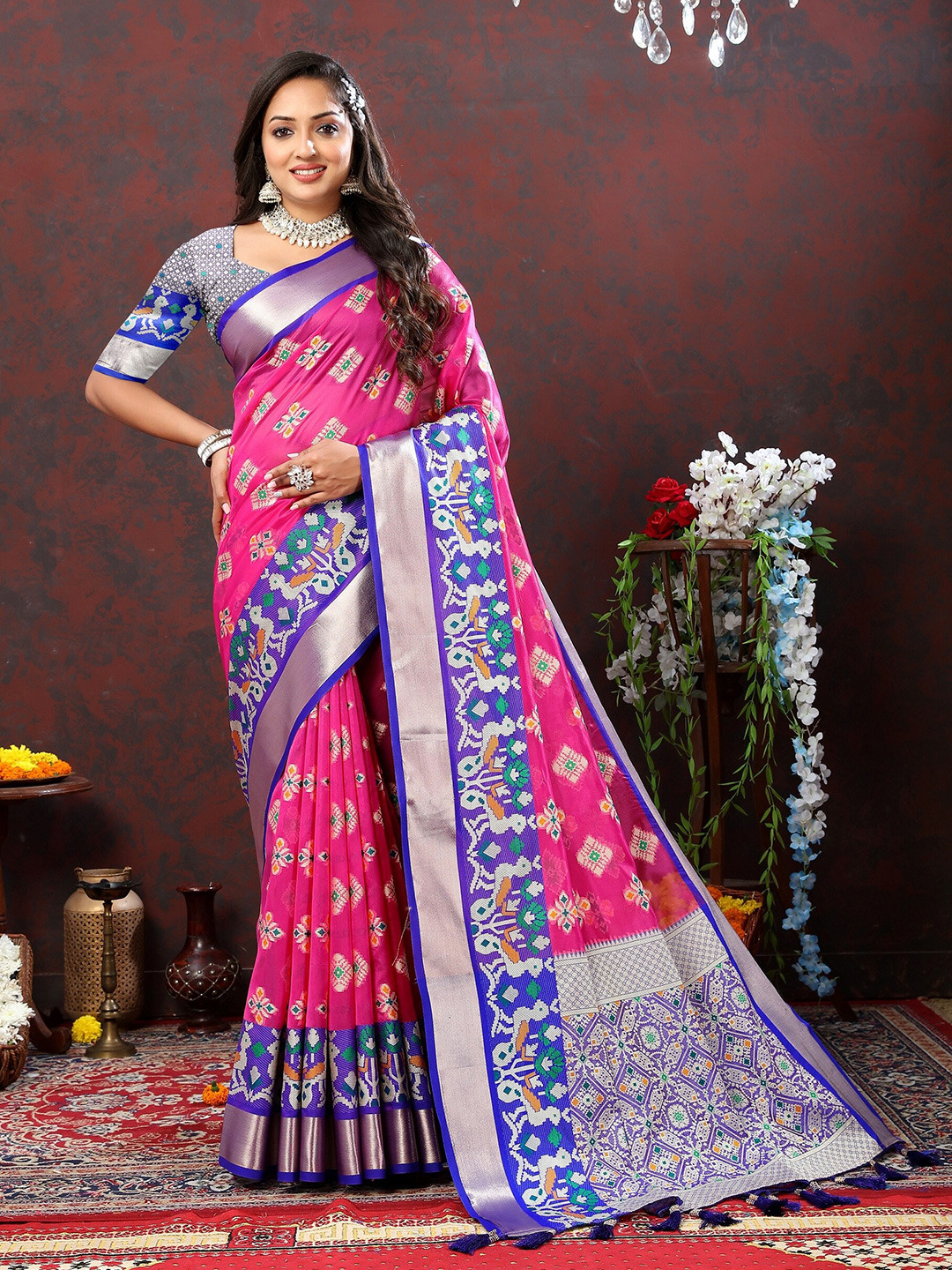 

VEDANT VASTRAM Ethnic Motifs Woven Design Saree, Pink