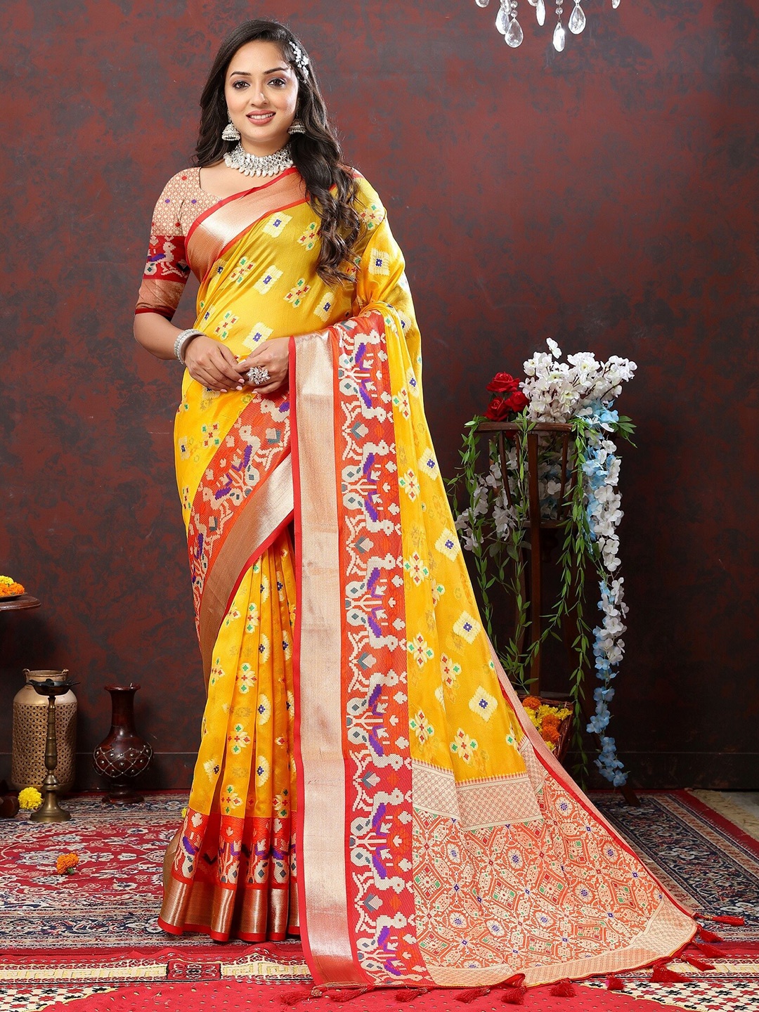 

VEDANT VASTRAM Woven Design Zari Organza Saree, Mustard