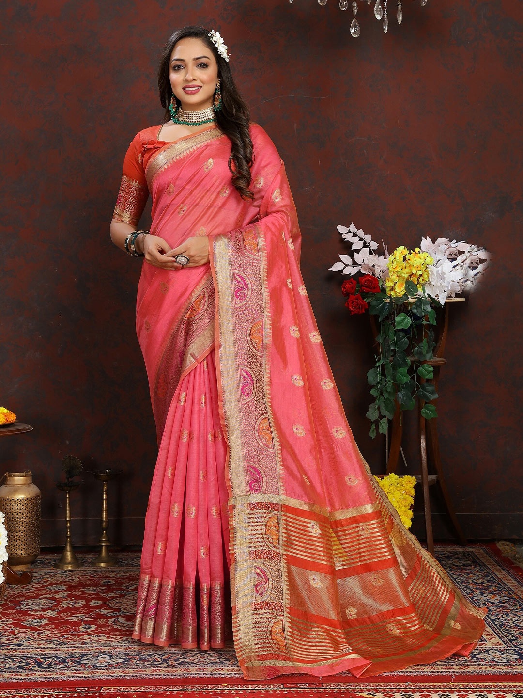 

VEDANT VASTRAM Woven Design Zari Organza Saree, Peach