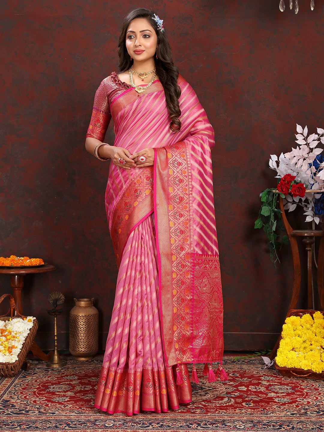 

VEDANT VASTRAM Striped Zari Organza Saree, Pink