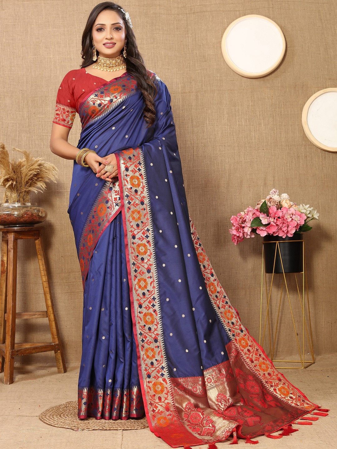 

VEDANT VASTRAM Woven Design Zari Saree, Navy blue
