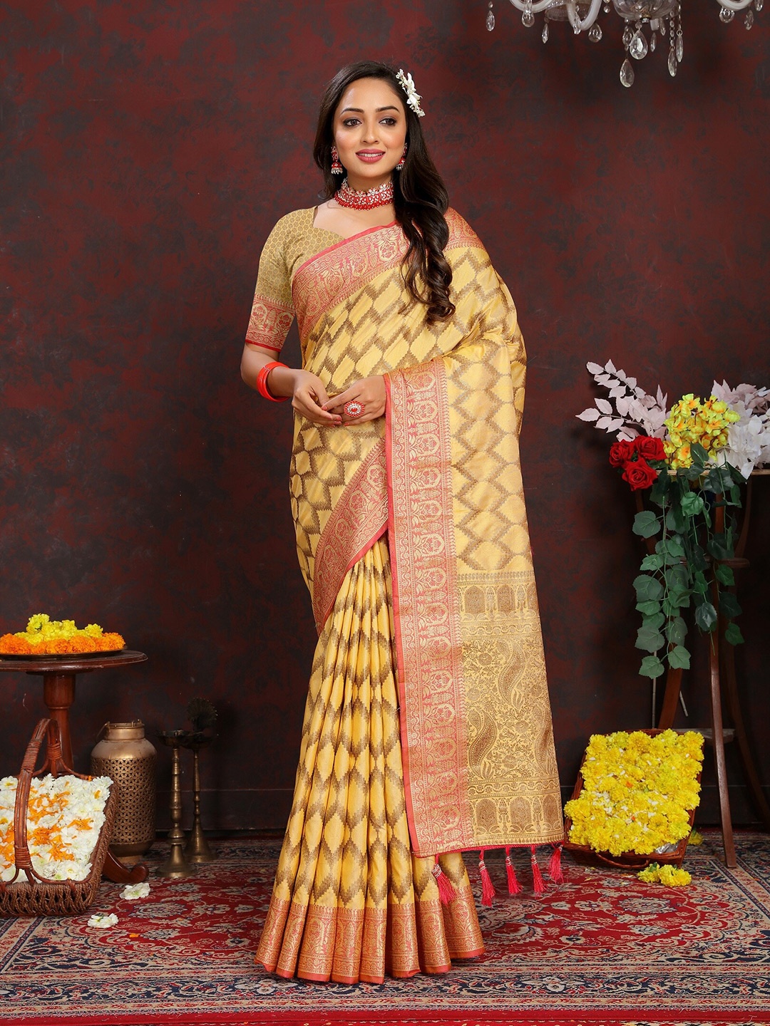 

VEDANT VASTRAM Geometric Woven Design Zari Banarasi Saree, Mustard