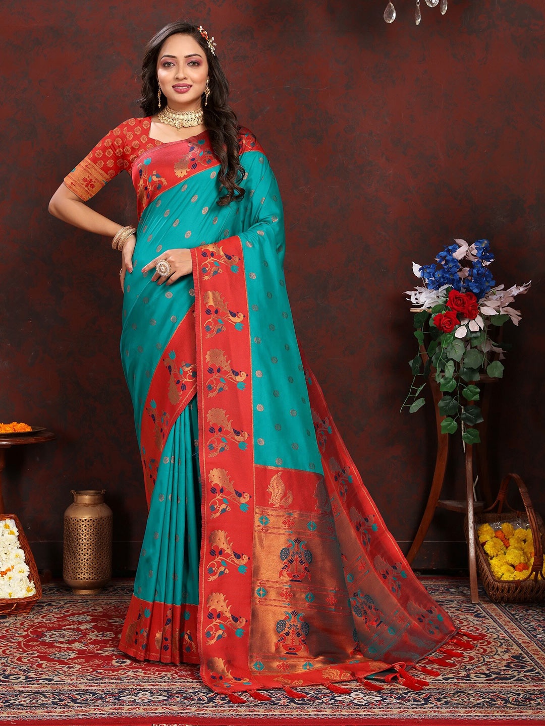 

VEDANT VASTRAM Woven Design Zari Saree, Turquoise blue