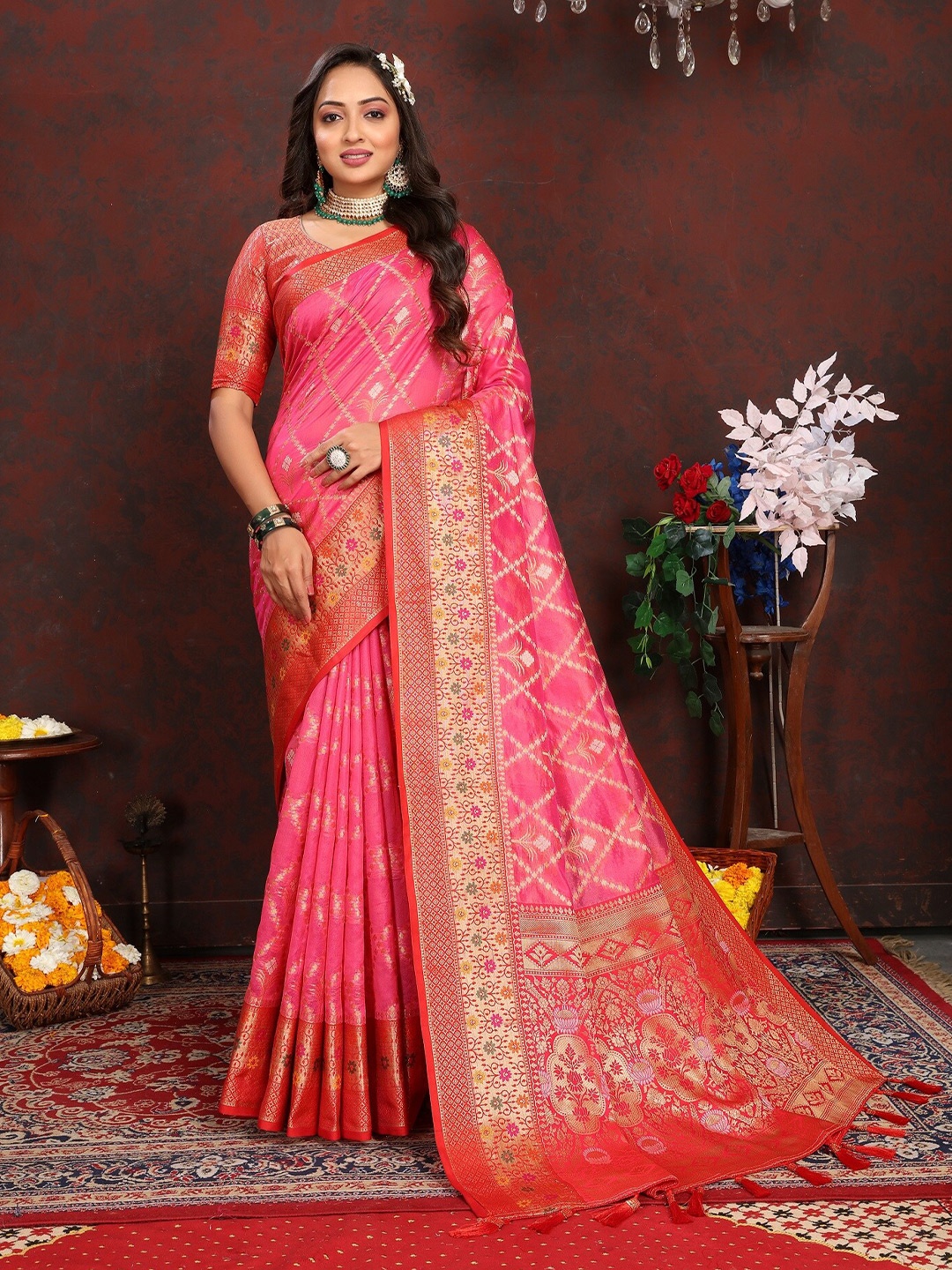 

VEDANT VASTRAM Floral Woven Design Zari Organza Saree, Orange
