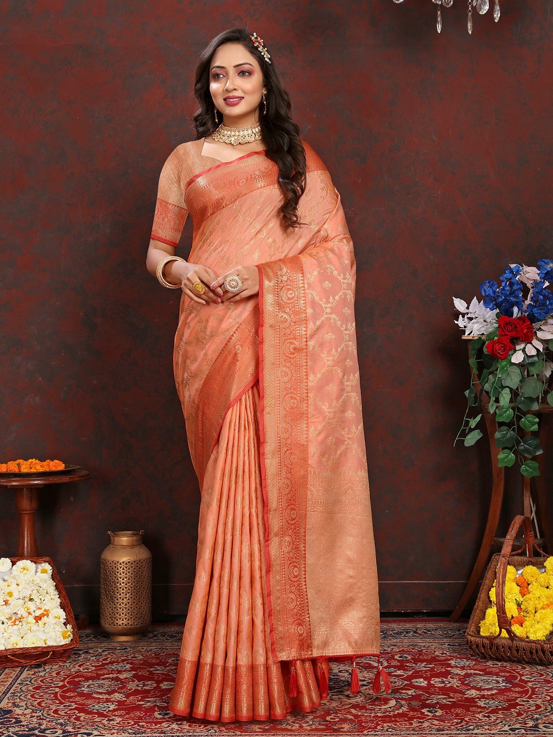 

VEDANT VASTRAM Floral Woven Design Zari Banarasi Saree, Peach