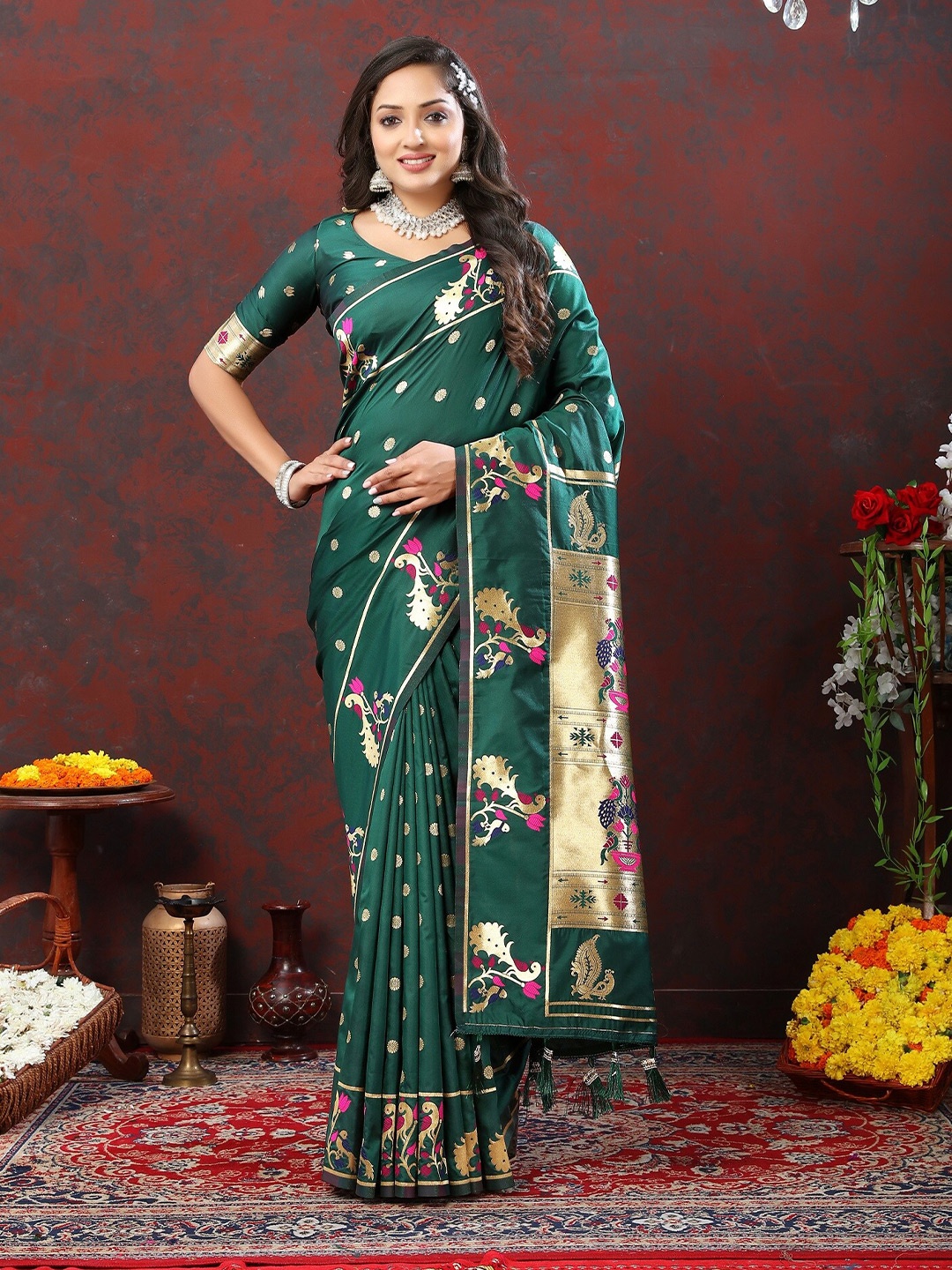 

VEDANT VASTRAM Ethnic Motifs Woven Design Saree, Green