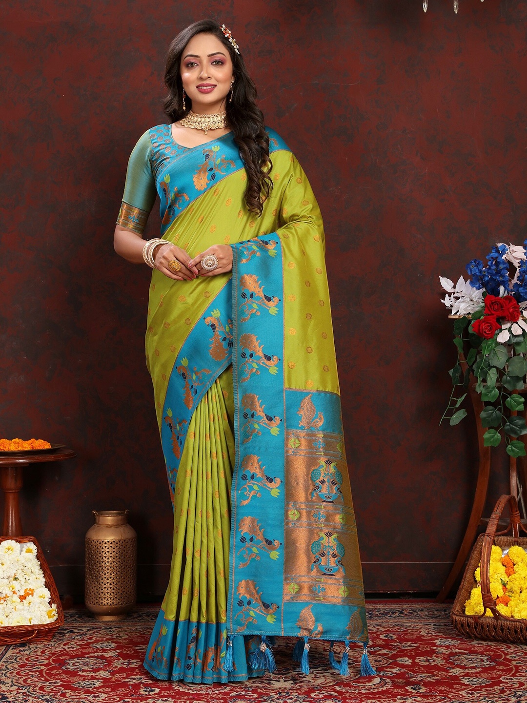 

VEDANT VASTRAM Ethnic Motifs Zari Saree, Fluorescent green