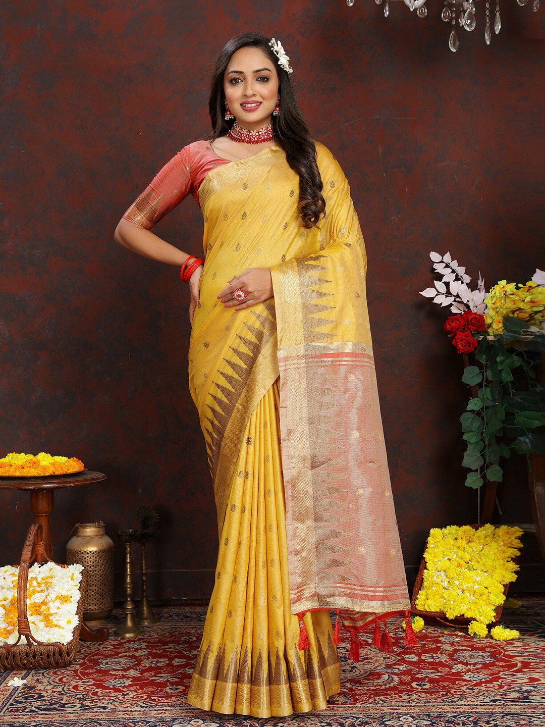

VEDANT VASTRAM Woven Design Zari Saree, Yellow