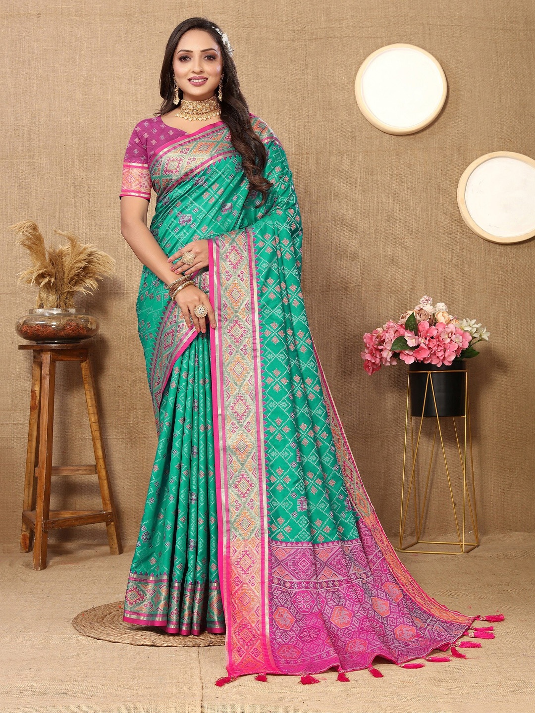 

VEDANT VASTRAM Woven Design Zari Saree, Sea green