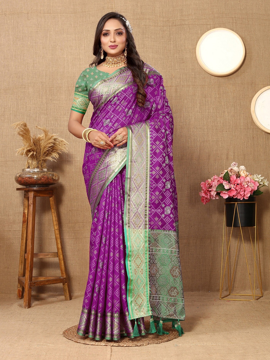 

VEDANT VASTRAM Ethnic Motifs Woven Design Zari Kanjeevaram Saree, Purple