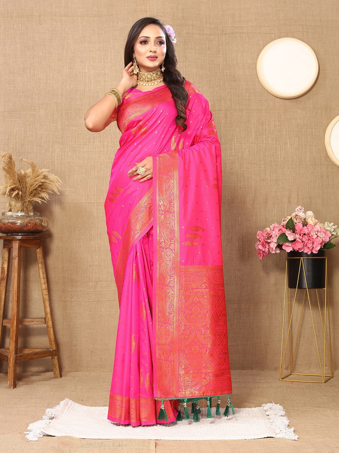 VEDANT VASTRAM Ethnic Motifs Zari Banarasi Saree, Pink