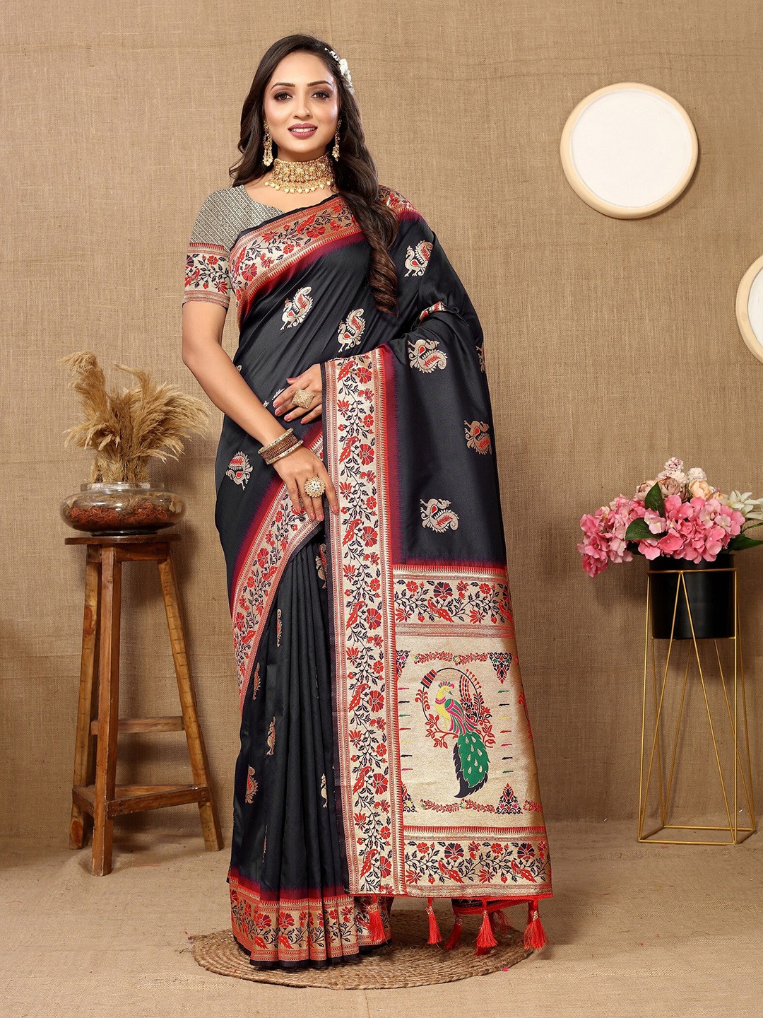 

VEDANT VASTRAM Ethnic Motifs Woven Design Zari Paithani Saree, Black