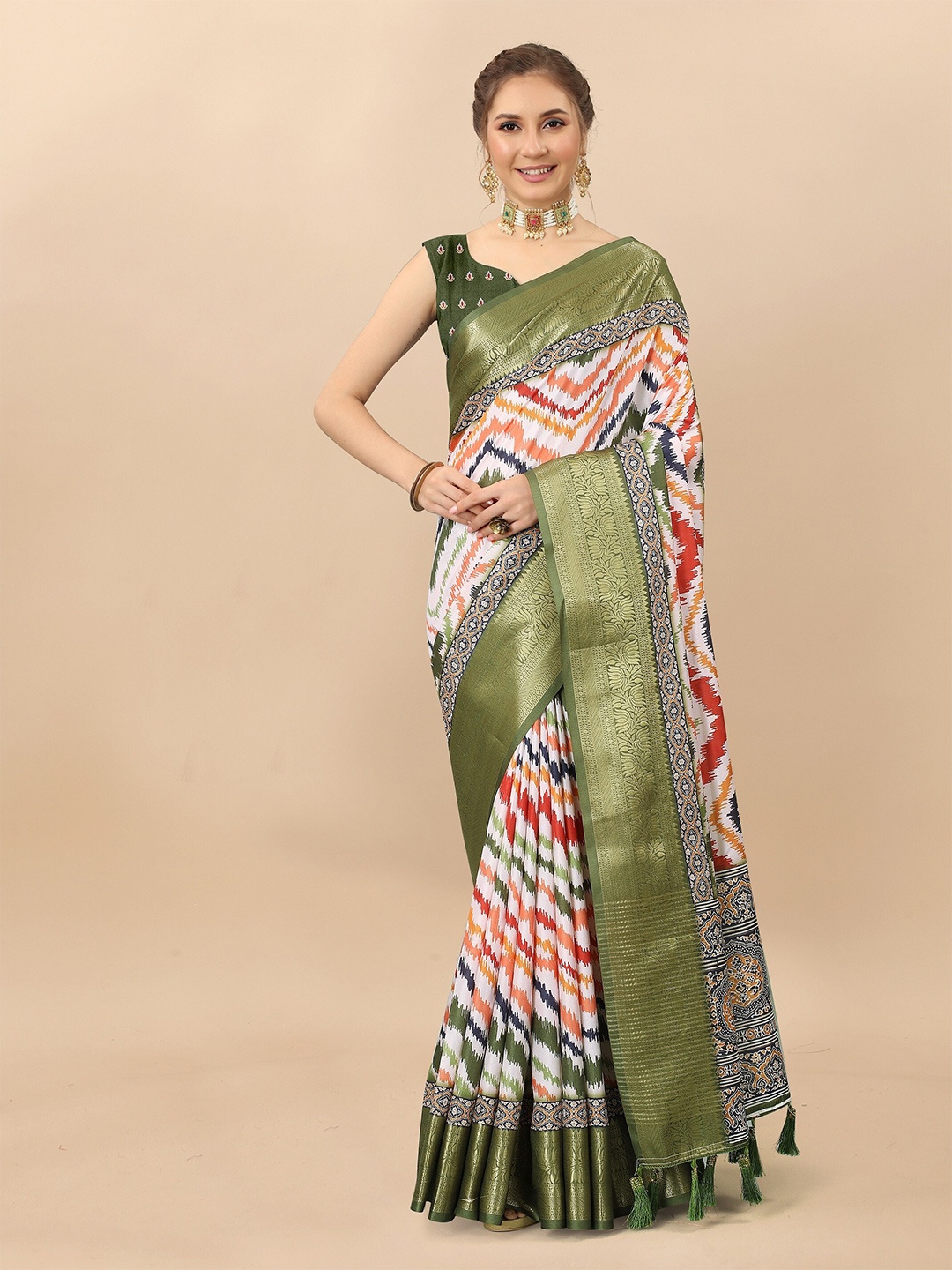 

VEDANT VASTRAM Zari Kanjeevaram Saree, Green