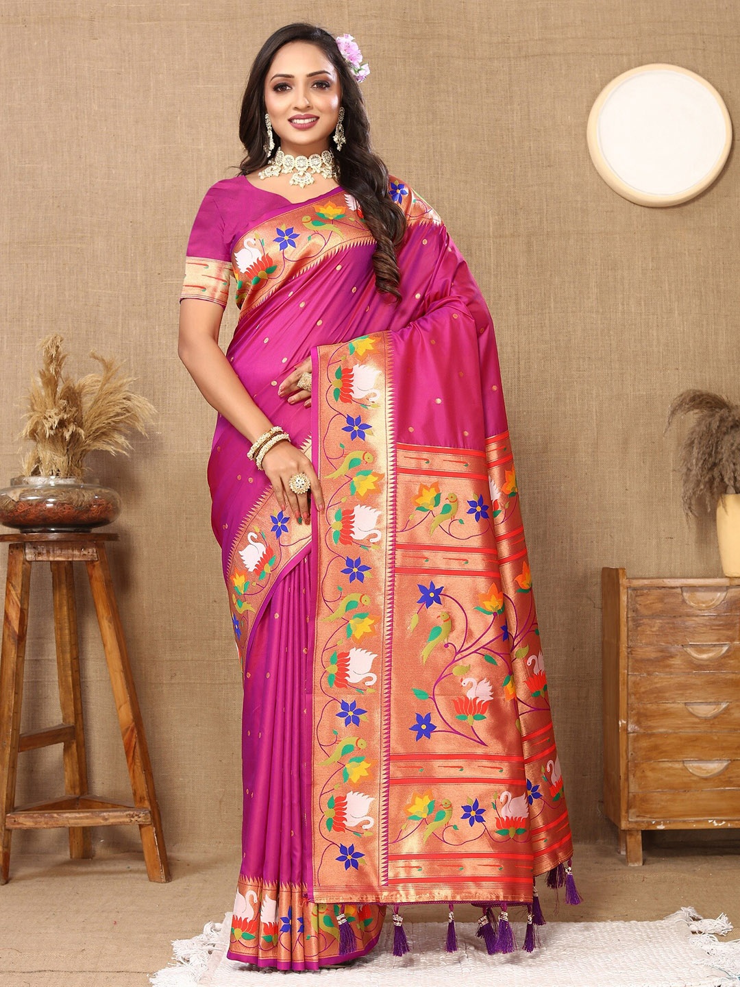

VEDANT VASTRAM Ethnic Motifs Zari Paithani Saree, Fuchsia