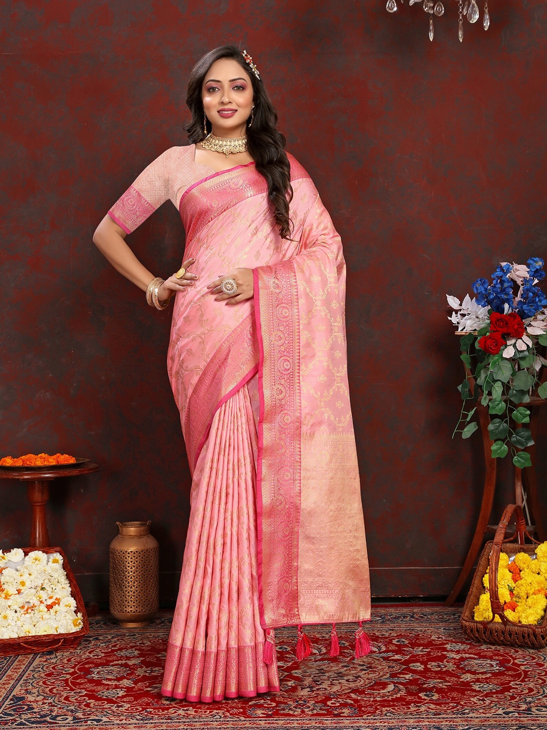 

VEDANT VASTRAM Ethnic Motifs Zari Banarasi Saree, Pink