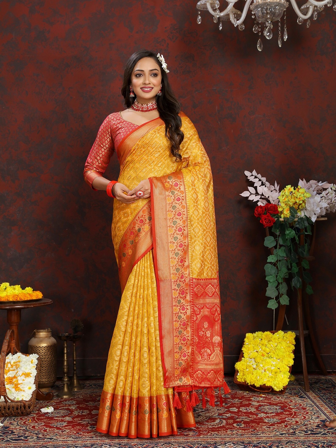 

VEDANT VASTRAM Woven Design Zari Organza Kanjeevaram Saree, Mustard