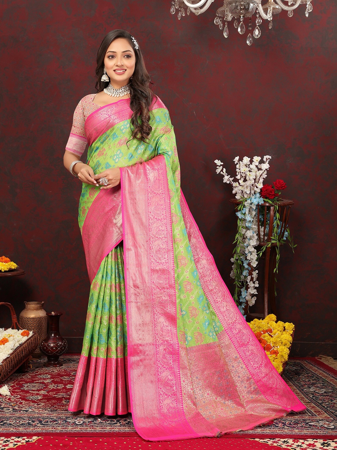 

VEDANT VASTRAM Woven Design Zari Silk Cotton Saree, Fluorescent green