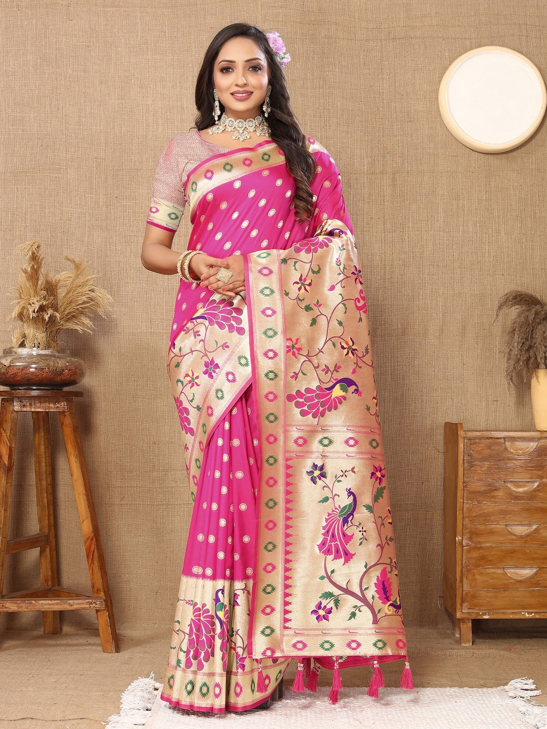 

VEDANT VASTRAM Ethnic Motifs Zari Saree, Pink
