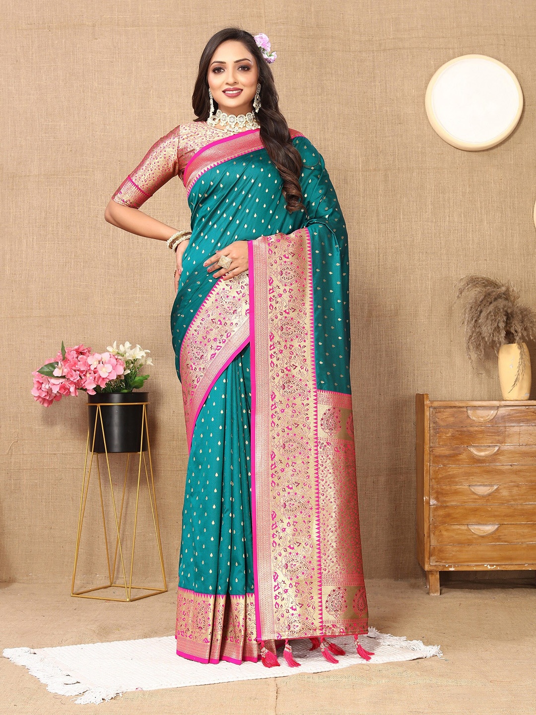

VEDANT VASTRAM Woven Design Zari Saree, Turquoise blue