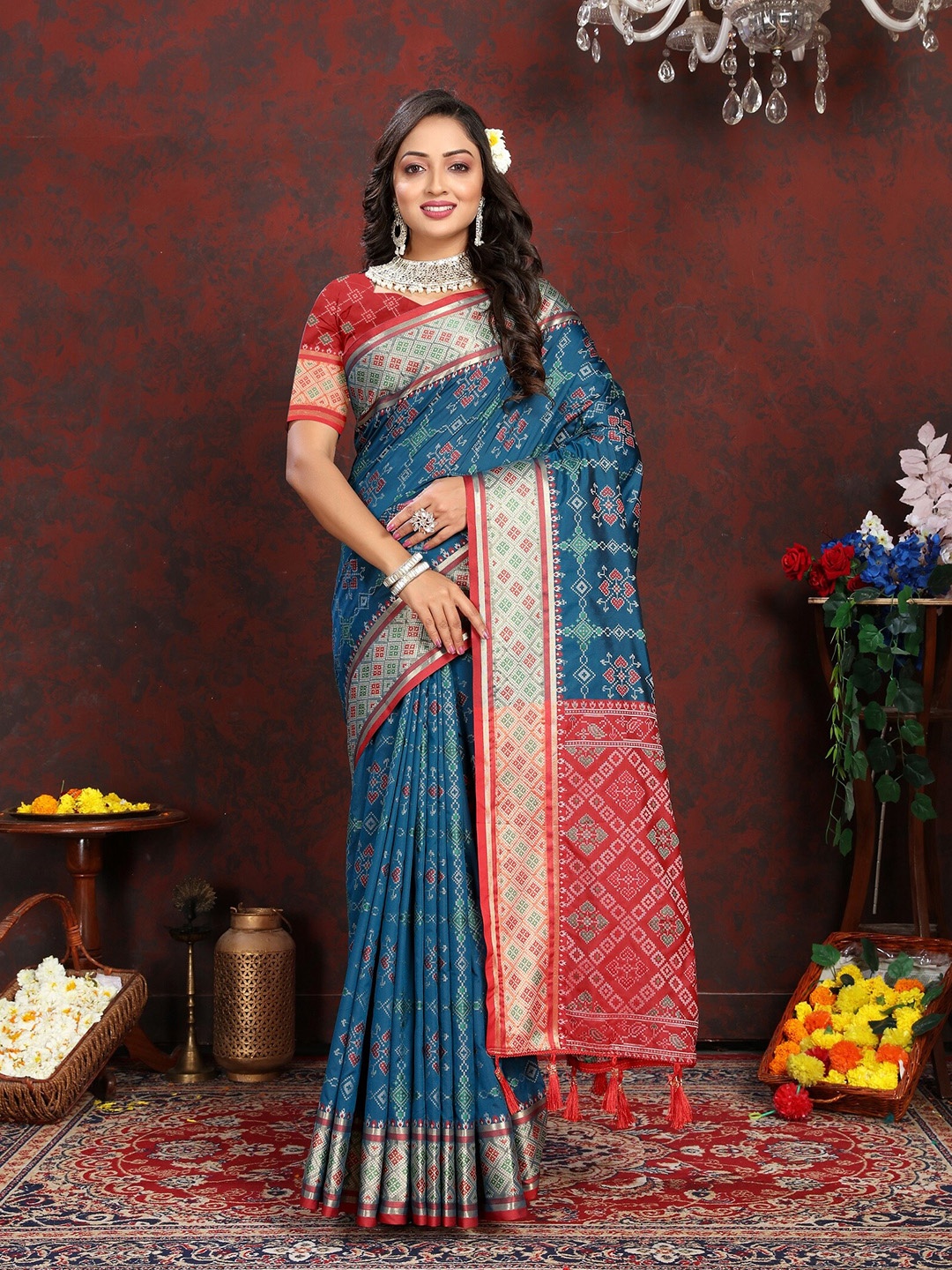 

VEDANT VASTRAM Ethnic Motifs Woven Design Saree, Navy blue