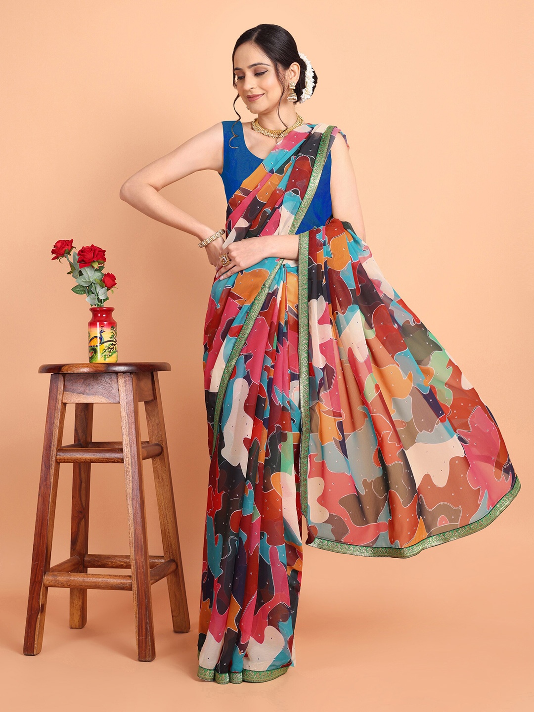 

Somras Abstract Printed Embroidered Saree, Red