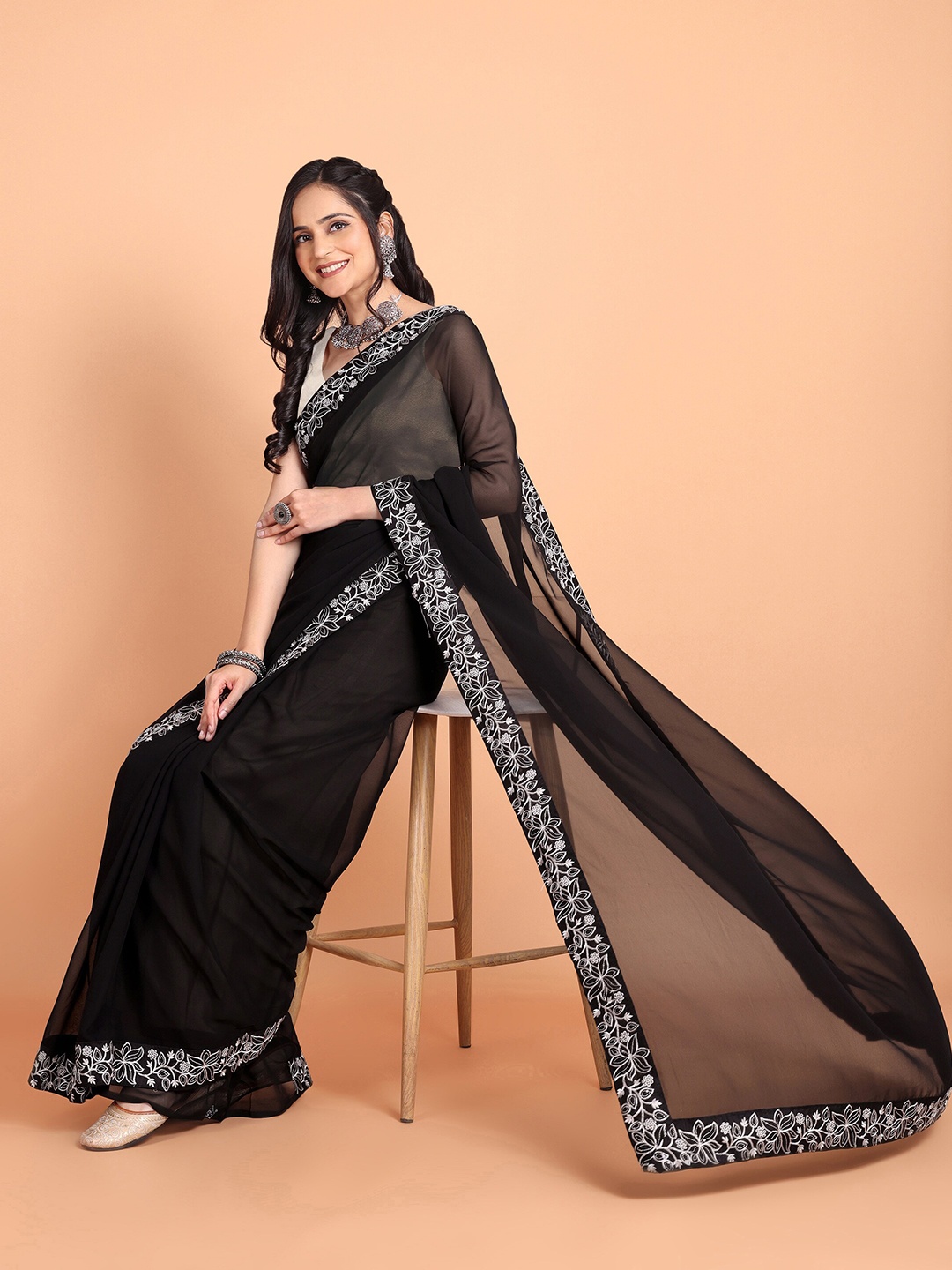 

Somras Embroidered Saree, Black