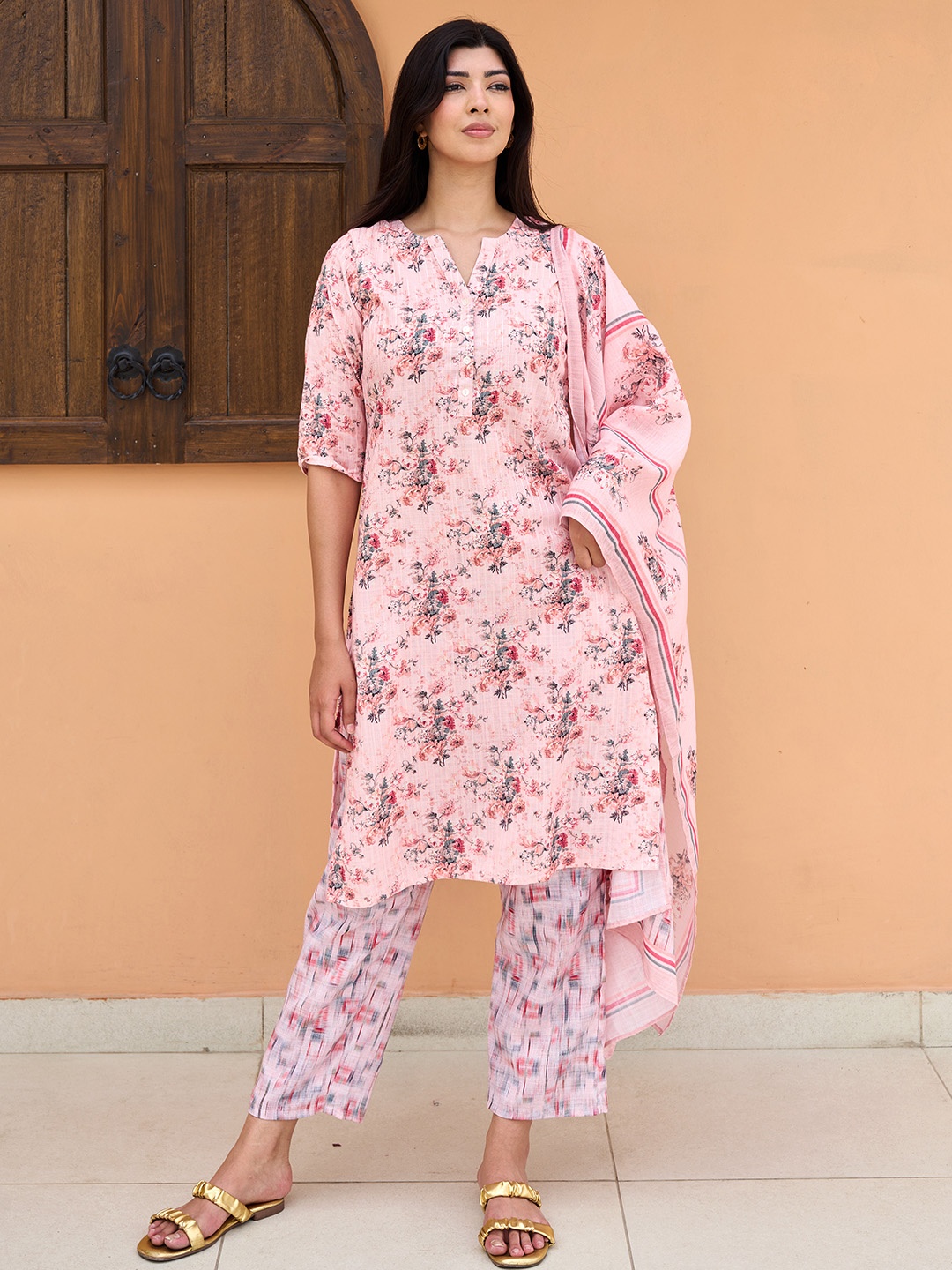 

Libas Floral Printed Regular Kurta with Trousers & With Dupatta, Peach