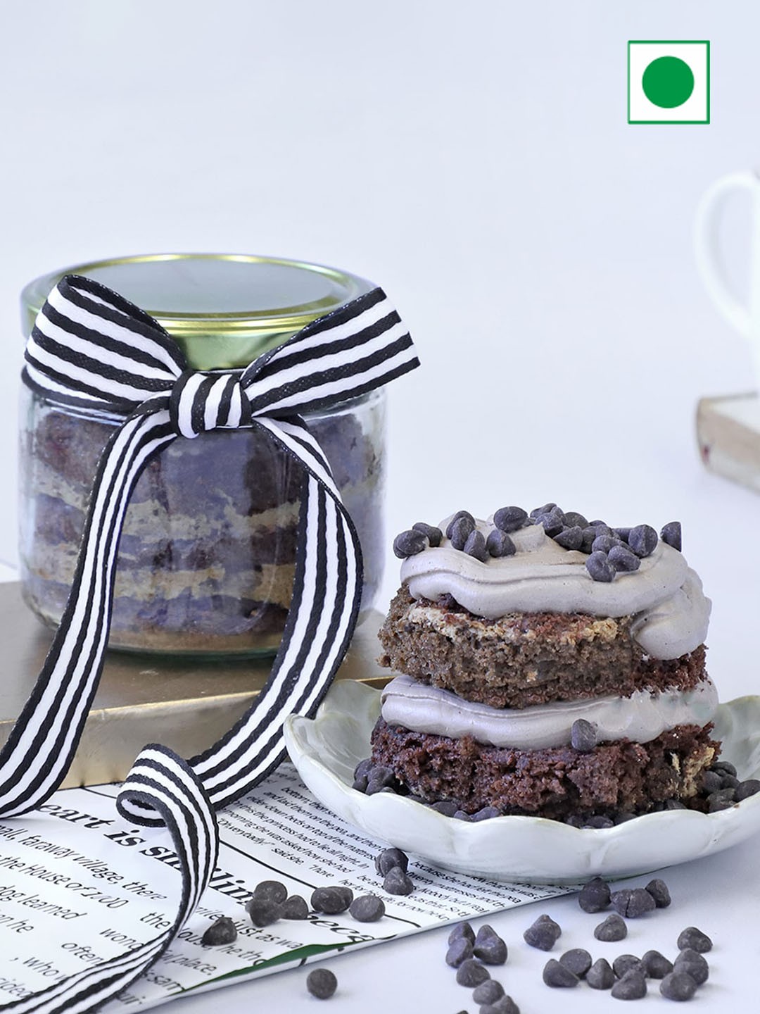 

IGP Chocolate Flavor Eggless Jar Cake Hamper For Superstar Dad -500gm, Purple