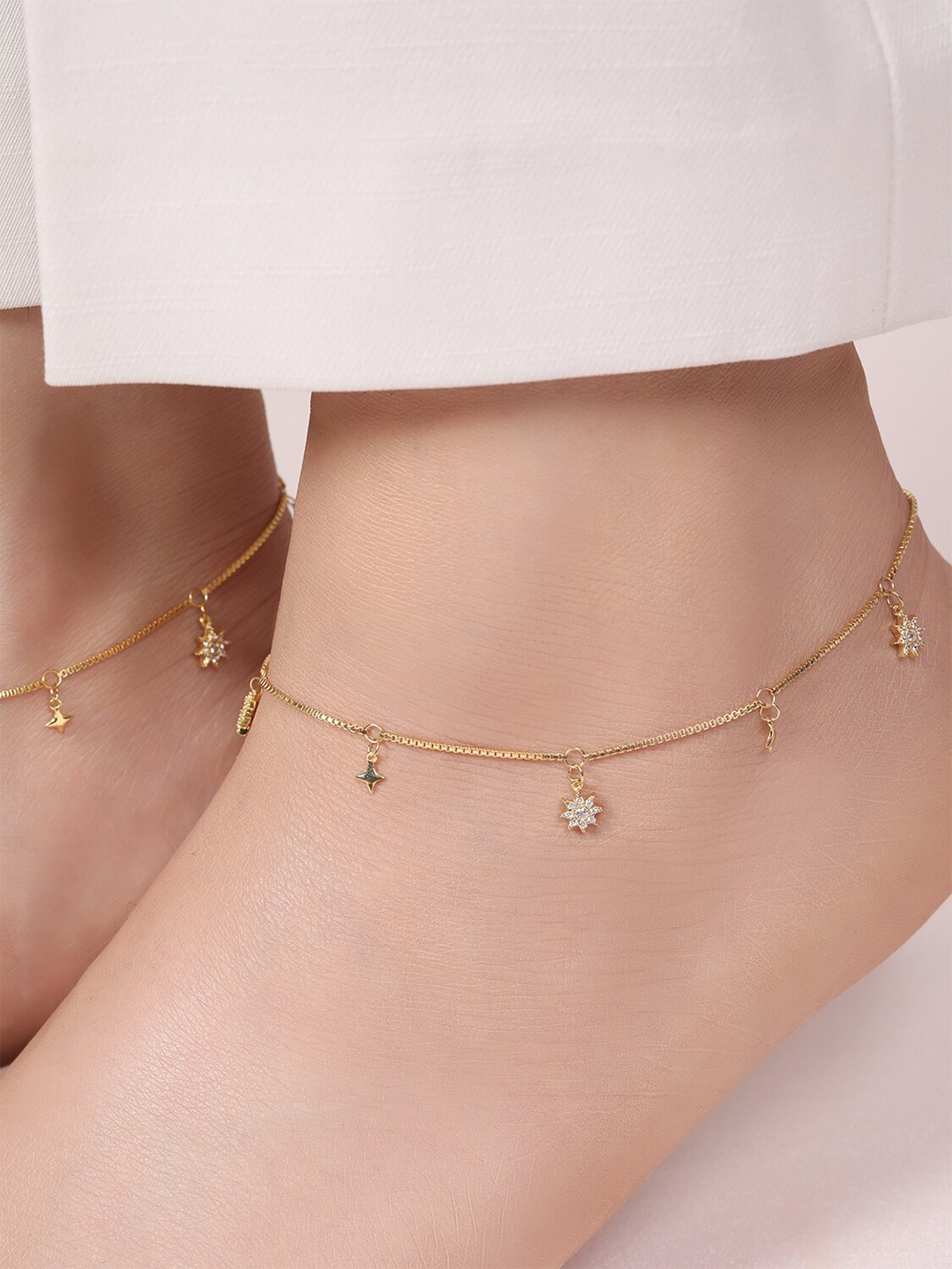 

Zavya 925 Pure Silver Gold-Plated Artificial Stones Anklet