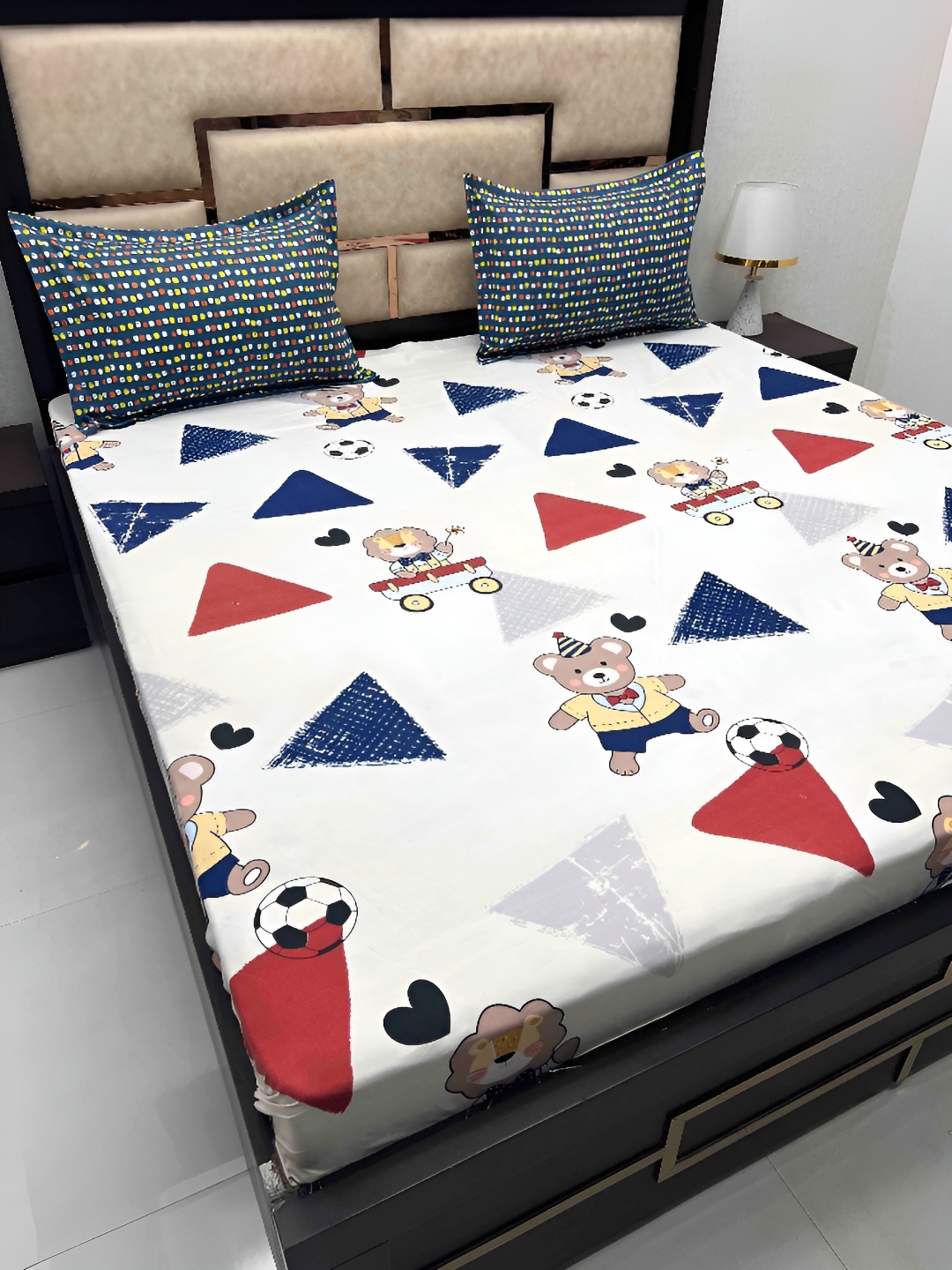 

Pure Decor King Size Double Bed Bedsheet With 2 Pillow Covers 2.74m X 2.74m, White