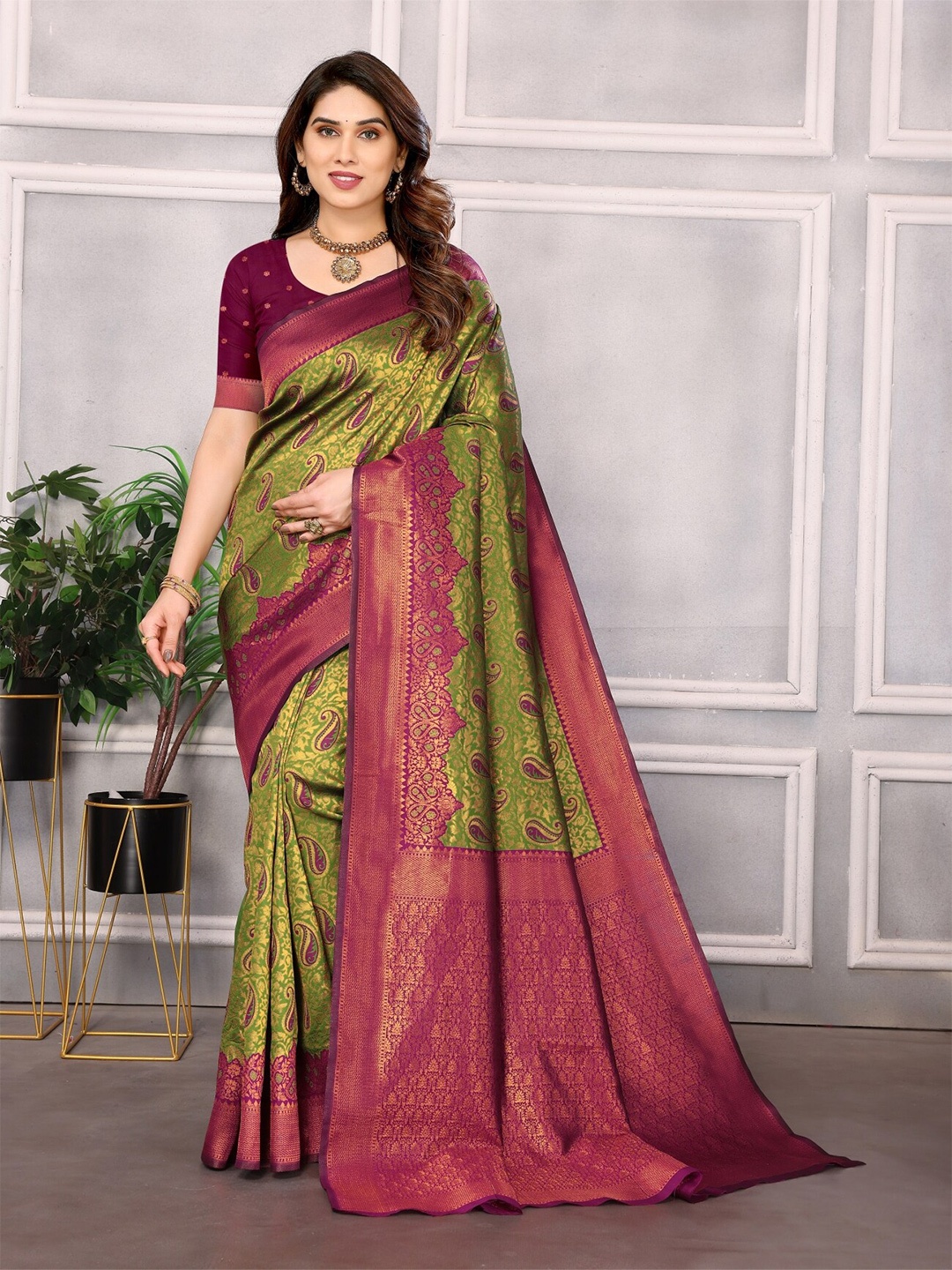 

vj fashion Woven Design Zari Banarasi Saree, Green