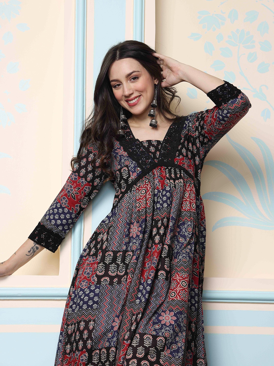 

Ishin V-Neck Floral Printed Empire Pure Cotton A-Line Kurta with Trousers, Black