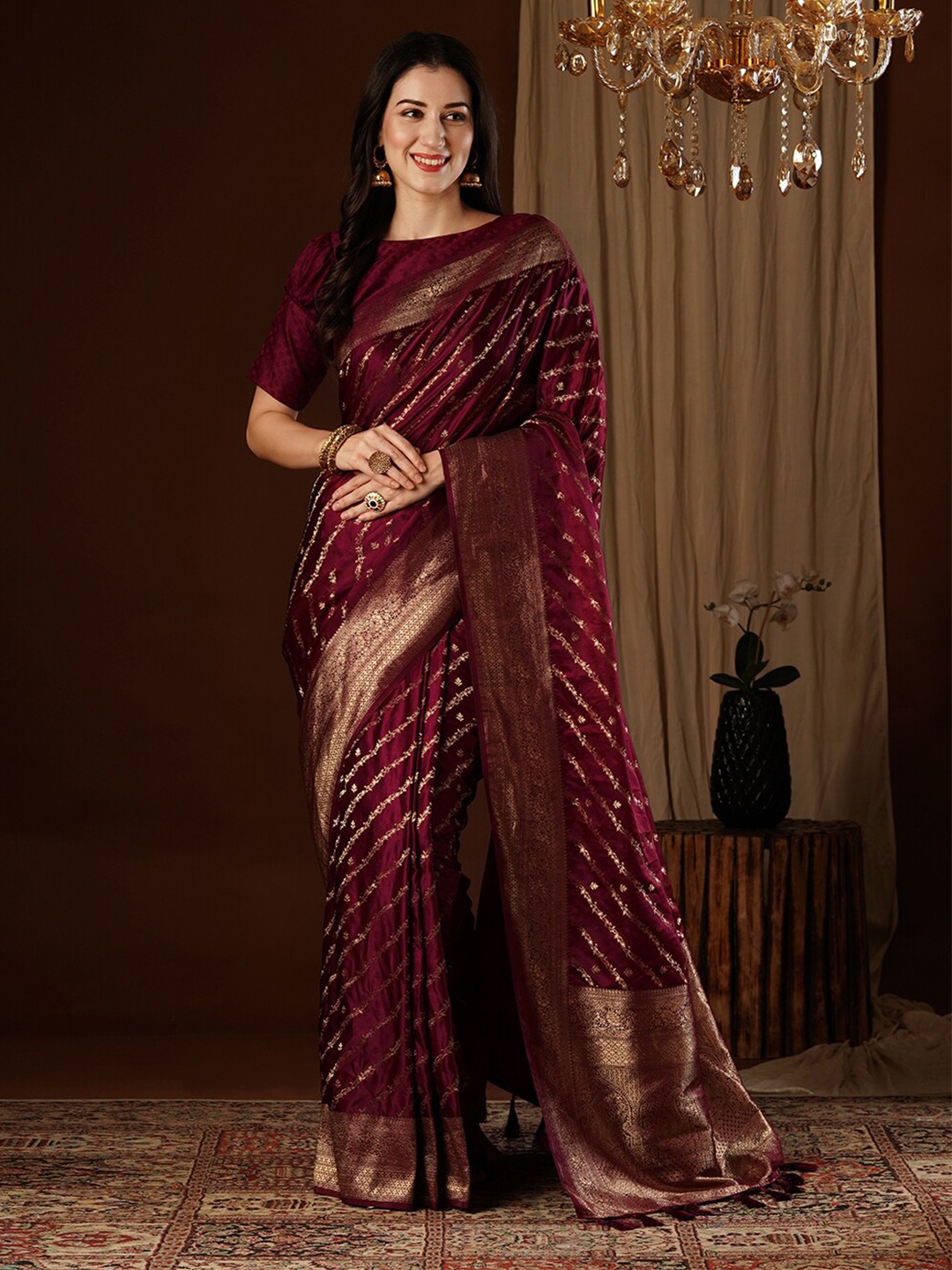 

FLOURIOUS Woven Design Zari Satin Banarasi Saree, Maroon