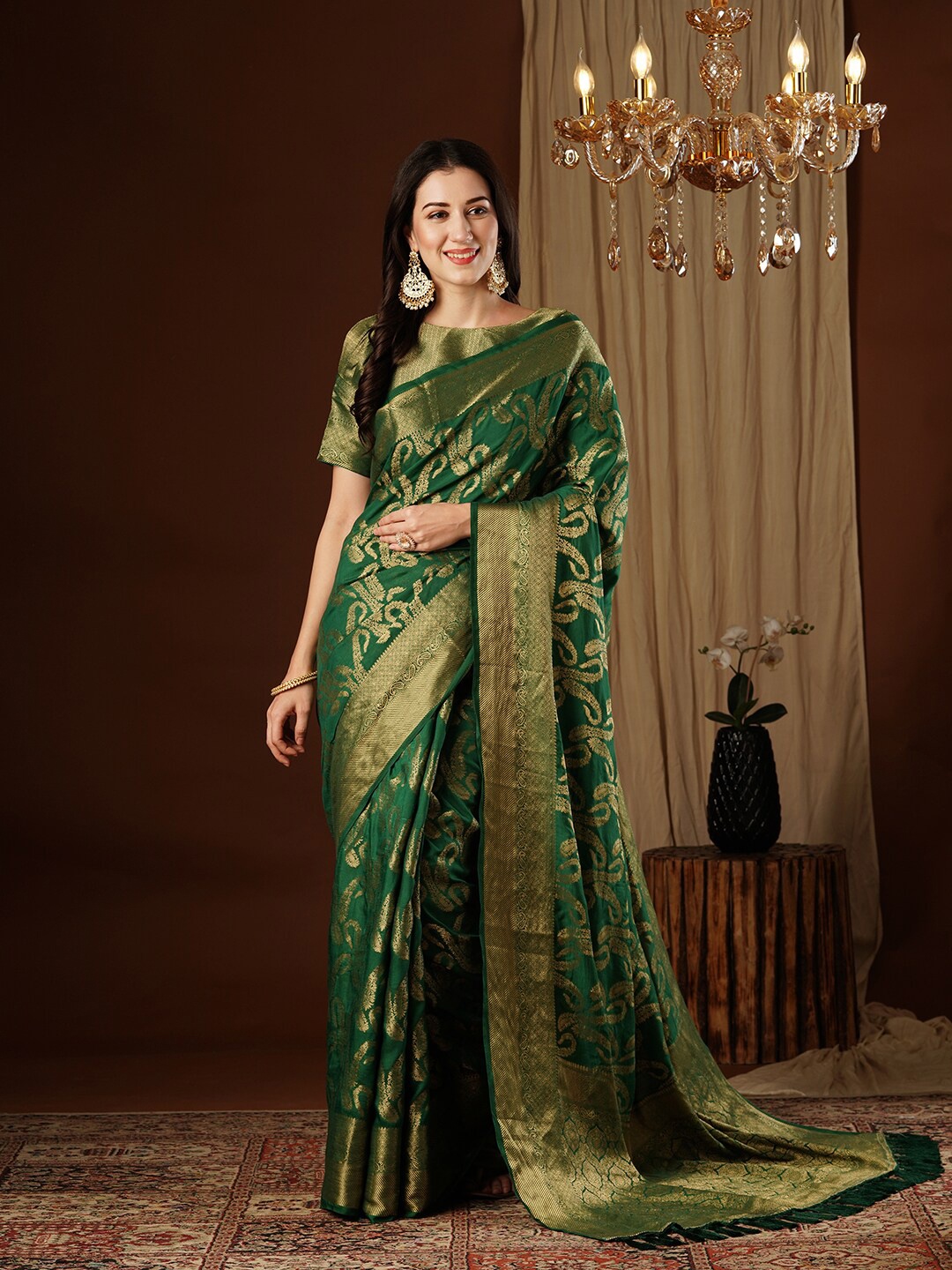 

FLOURIOUS Woven Design Zari Pure Silk Banarasi Saree, Green