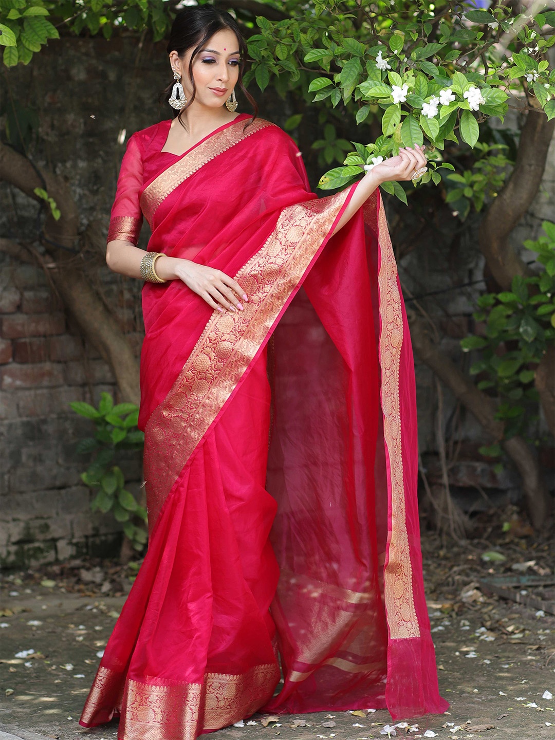 

AWRIYA Woven Design Border Zari Organza Banarasi Saree, Red