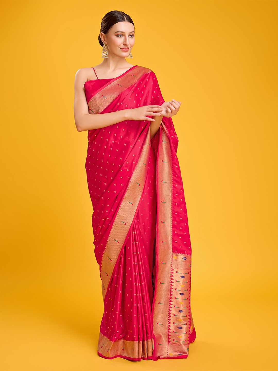 

MONJOLIKA FASHION Woven Design Zari Paithani Saree, Pink