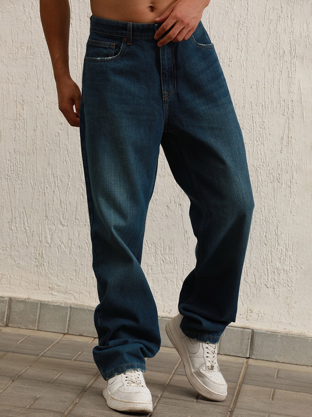 

Hubberholme Men Straight Fit Low Distress Light Fade Jeans, Blue