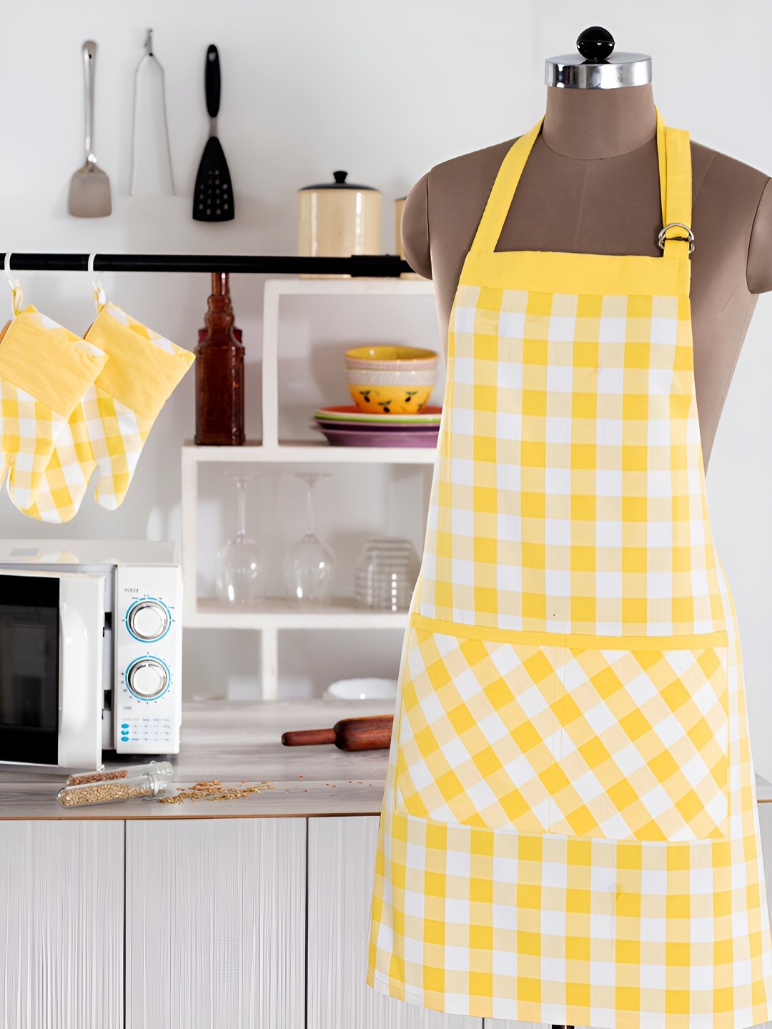 

MASPAR Yellow Checked Cotton Aprons