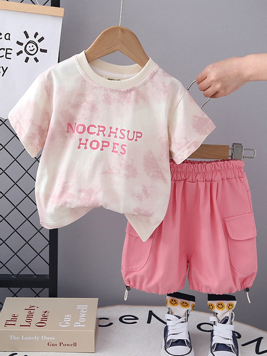 

INCLUD Boys Round Neck Dyed T-shirt with Shorts, Pink
