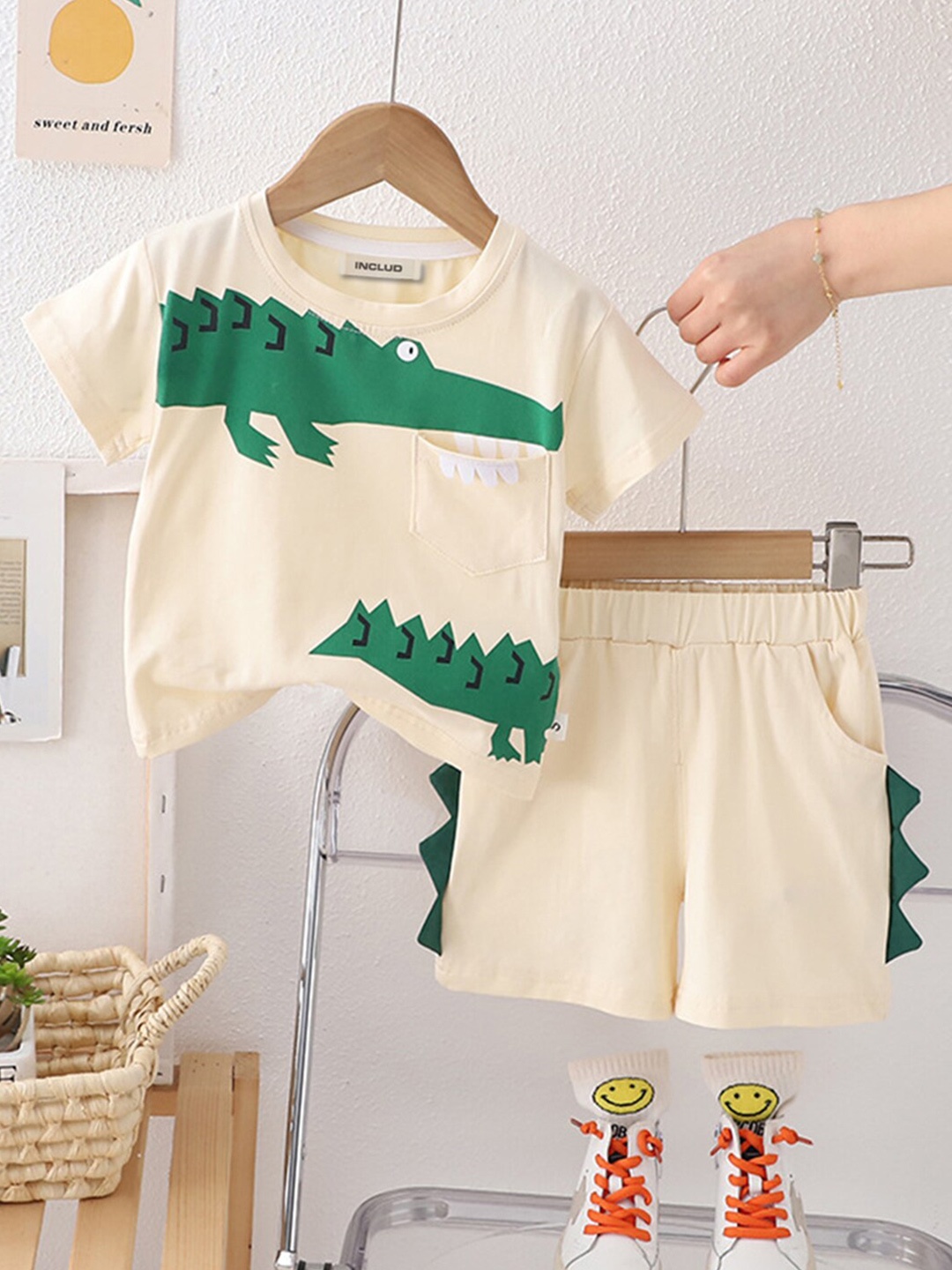 INCLUD Boys Printed Round Neck T-shirt With Short, Off white