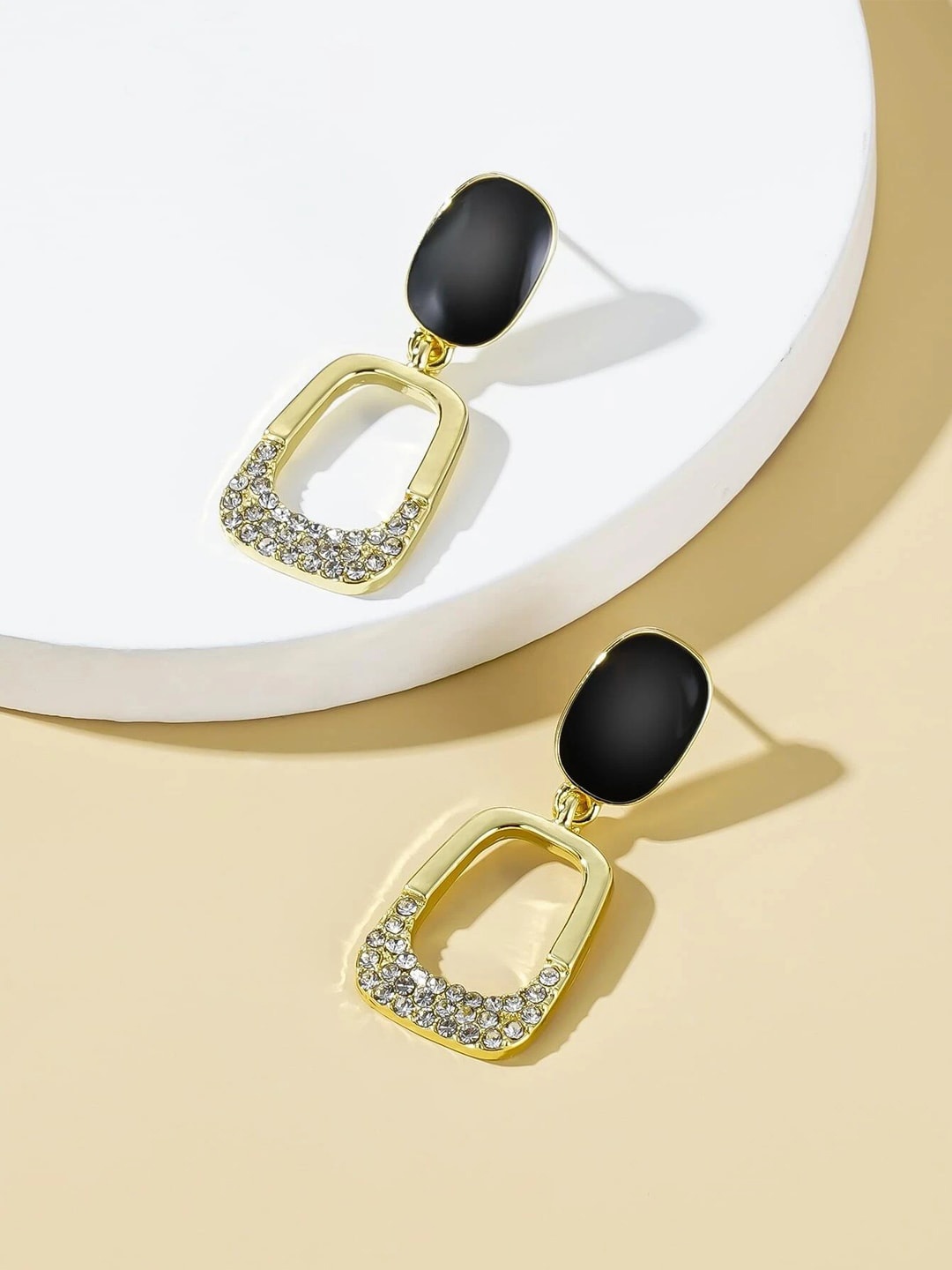 

FIMBUL Gold-Plated Rhinestone Studded Square Drop Earrings