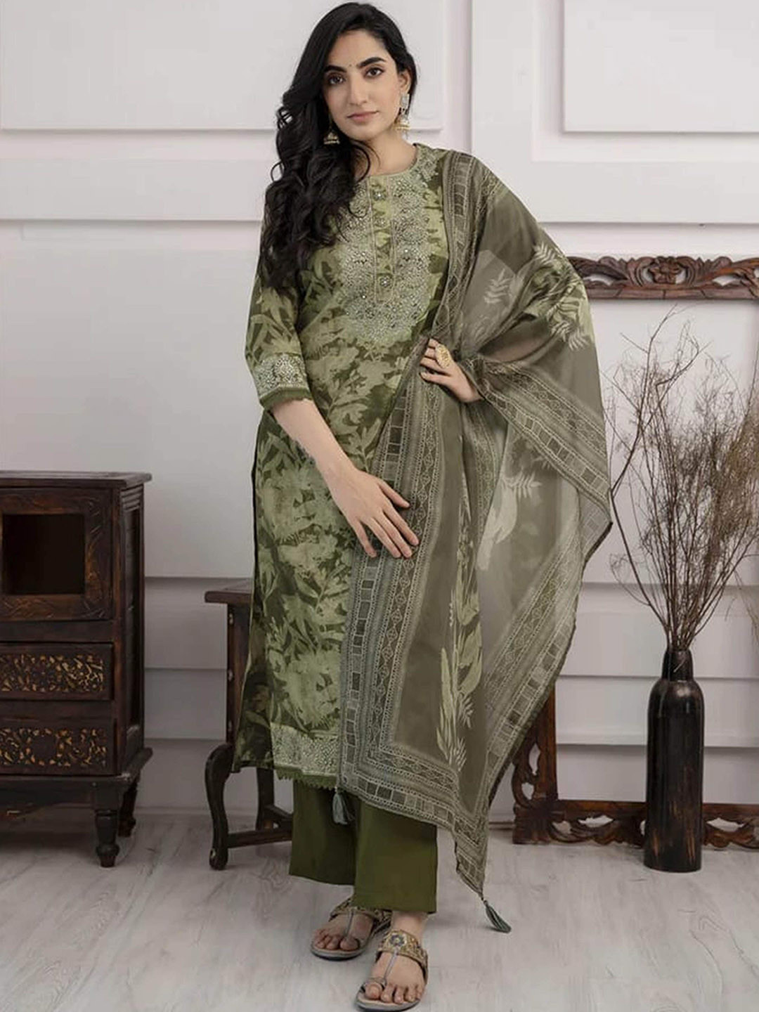 

ORUVAN Round Neck Floral Printed Pure Cotton Kurta with Trouser & Dupatta, Green
