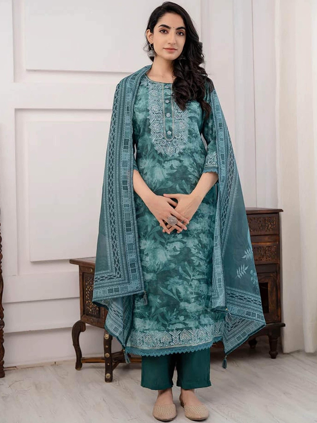 

ORUVAN Round Neck Floral Printed Pure Cotton Kurta with Trouser & Dupatta, Blue