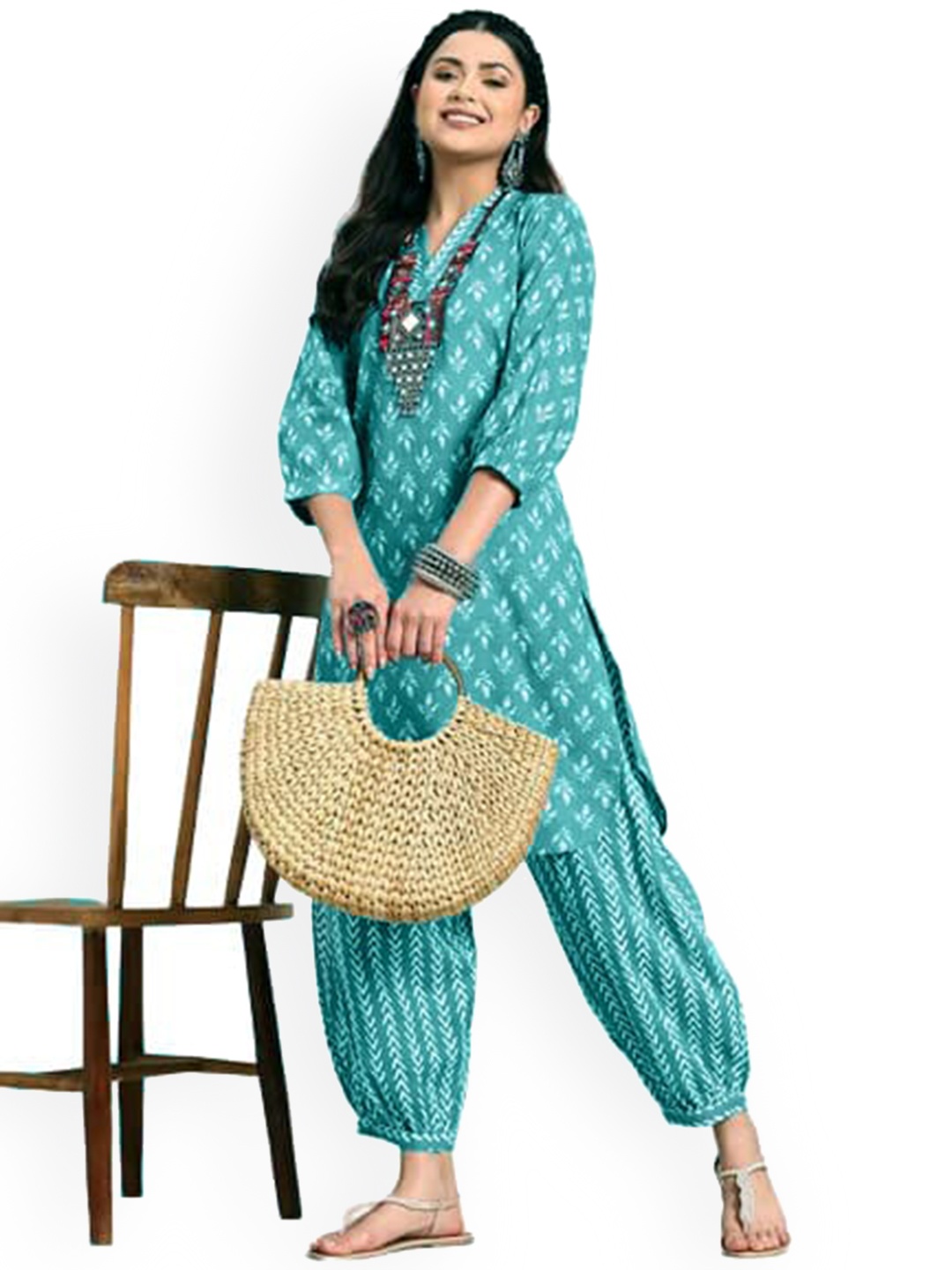 

KALINI Ethnic Motifs Printed V-Neck Three-Quarter Sleeves Kurta with Salwar, Teal