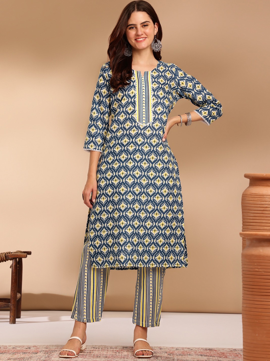 

KALINI Floral Printed Regular Straight Kurta With Trousers, Blue